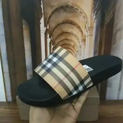 Burberry&Yeezy Slides — slides, real photo