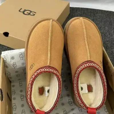 UGG Classic Slipper — slides, real photo